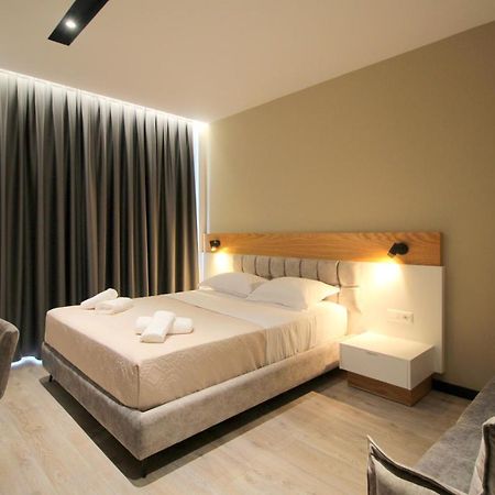 F&J Hotel Sarandë Exterior foto