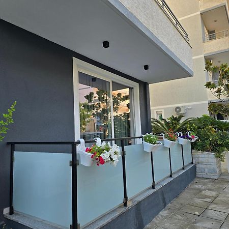 F&J Hotel Sarandë Exterior foto