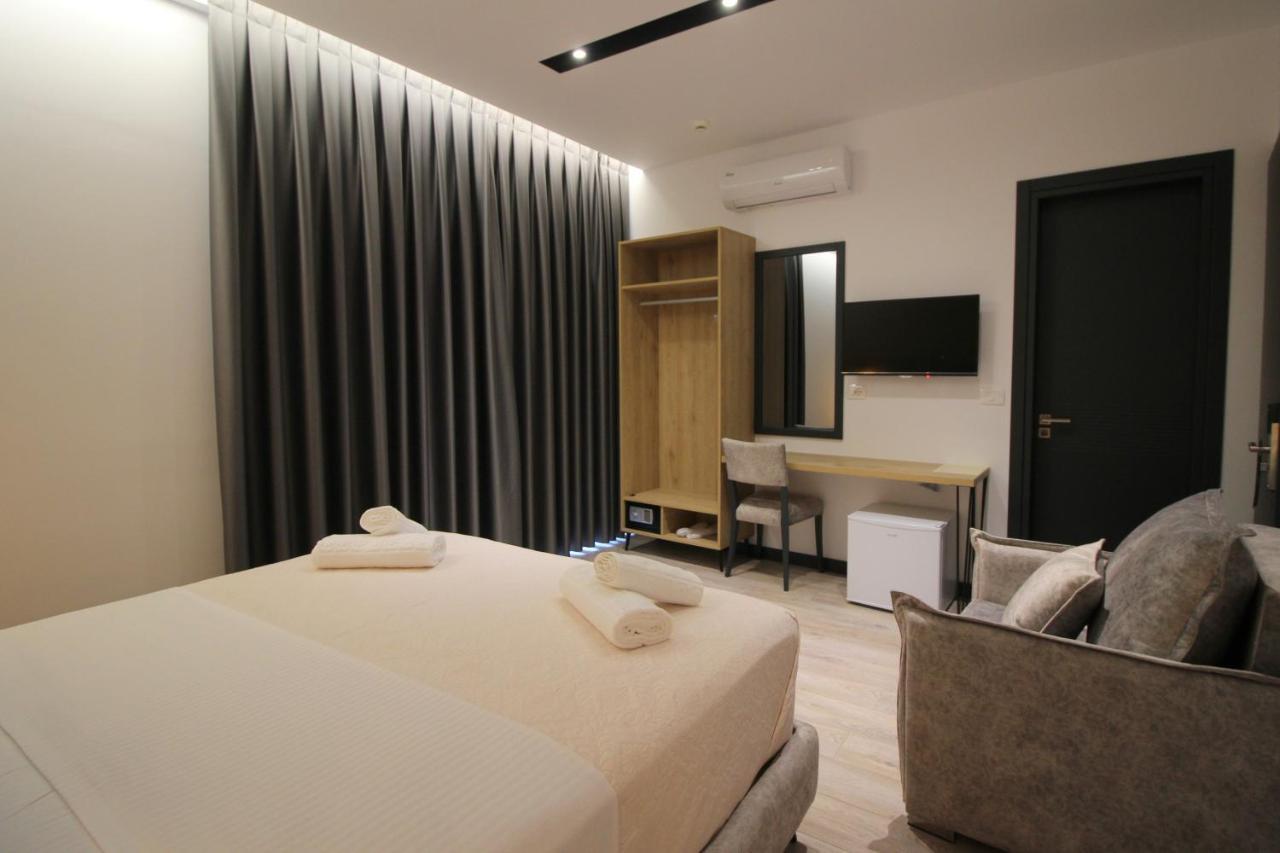 F&J Hotel Sarandë Exterior foto